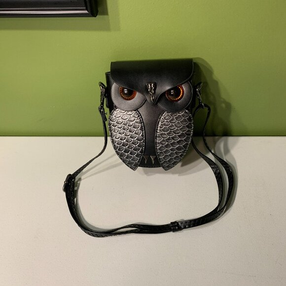 Handbags - Owl Novelty crossbody purse, NWOT